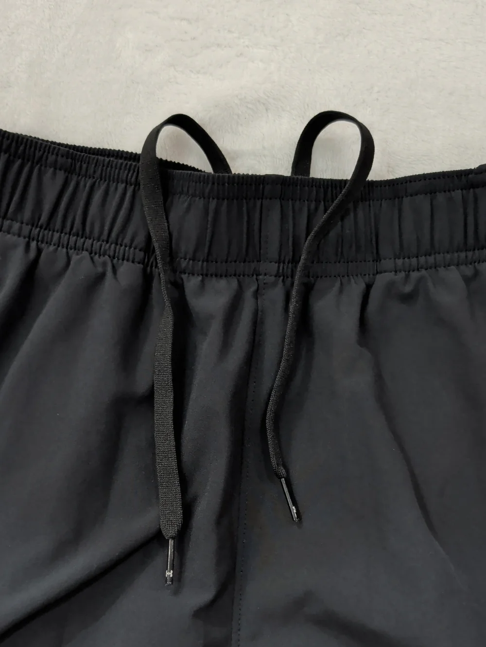 Like New Black Under Armor Size Large Men's Athletic Shorts 7.5